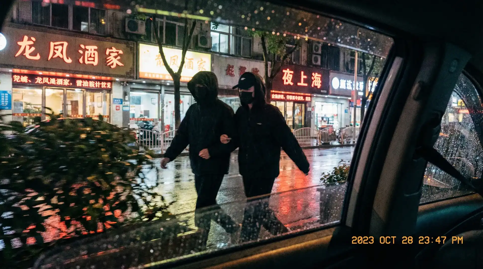 优德w88娱乐 - 顶流明星深夜密会现场抓拍照片